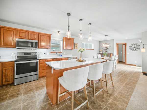 3821 Stonebridge Dr, Madison, WI 53719-6229