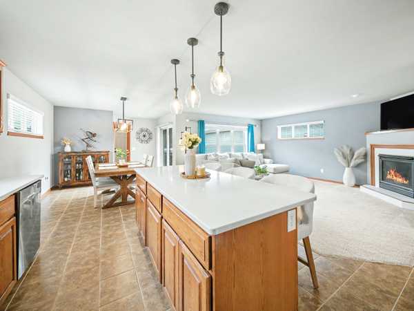 3821 Stonebridge Dr, Madison, WI 53719-6229