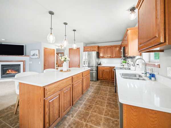 3821 Stonebridge Dr, Madison, WI 53719-6229