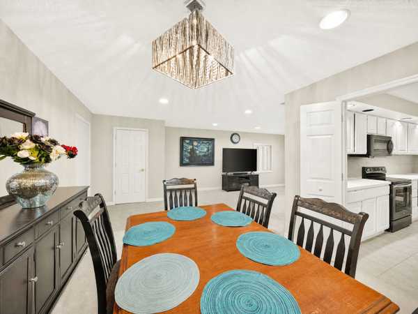 75 Golf Pkwy #C, Madison, WI 53704-7025