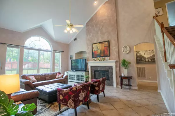 511 Mesa Rdg, San Antonio, TX 78258