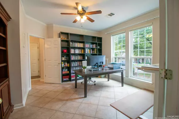 511 Mesa Rdg, San Antonio, TX 78258