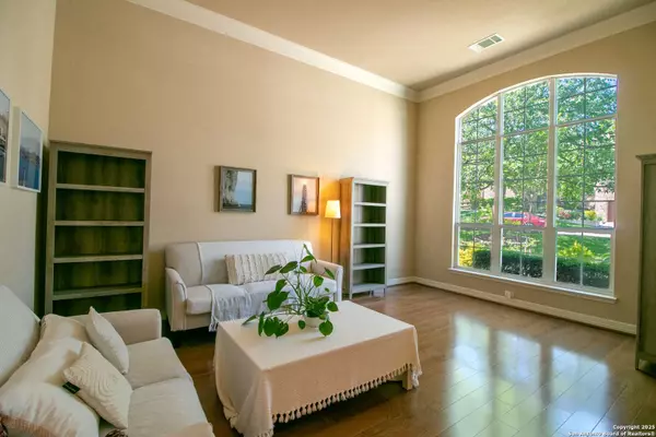 3558 Hilldale Pt, San Antonio, TX 78261