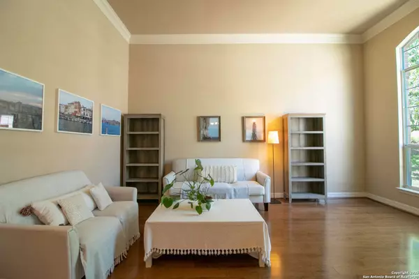 3558 Hilldale Pt, San Antonio, TX 78261