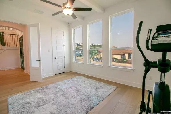 7302 Cresta Bulivar, San Antonio, TX 78256