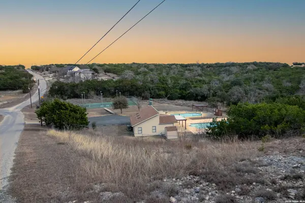 197 Hills Dr, Kerrville, TX 78028