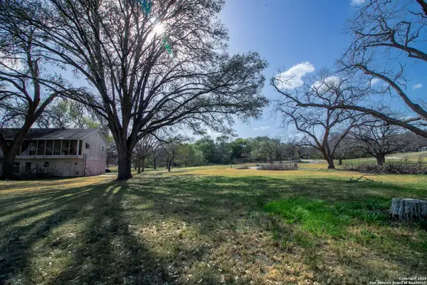 5 Hampton Dr, Seguin, TX 78155