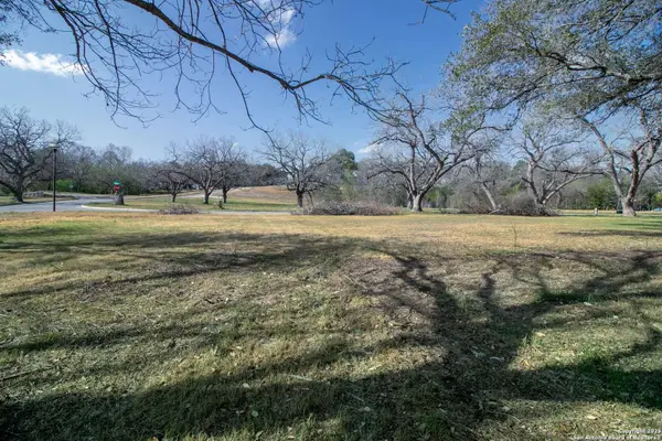 5 Hampton Dr, Seguin, TX 78155