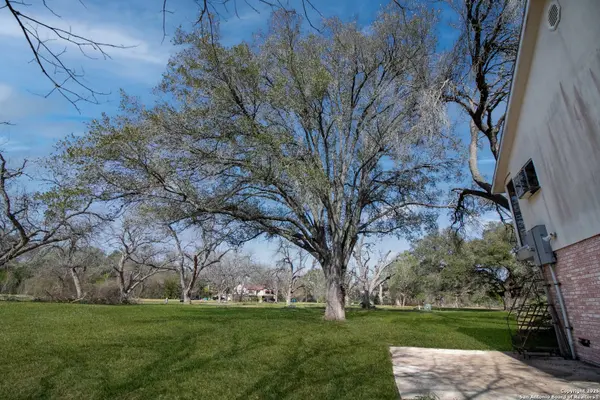 7 Glen Cove Dr, Seguin, TX 78155