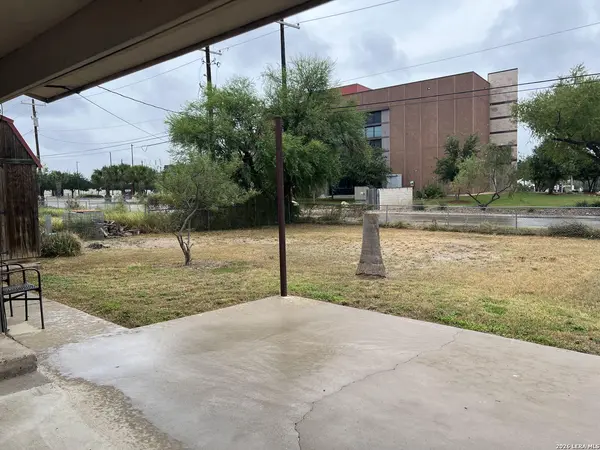 2362 Stanley Dr, Eagle Pass, TX 78852-4427