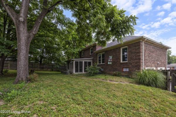 1102 Woodcroft Ct, Louisville, KY 40023