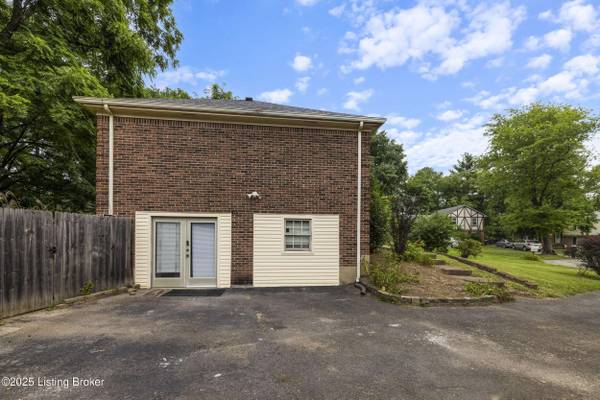 1102 Woodcroft Ct, Louisville, KY 40023