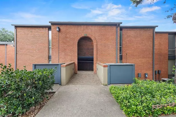 526 E Avenue J #D, Grand Prairie, TX 75050