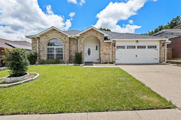 1604 Barclay Drive, Arlington, TX 76018