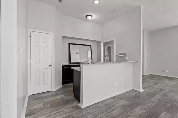 1604 Barclay Drive, Arlington, TX 76018