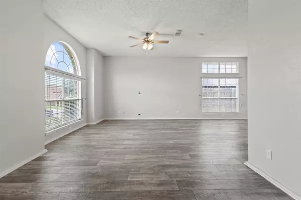 1604 Barclay Drive, Arlington, TX 76018