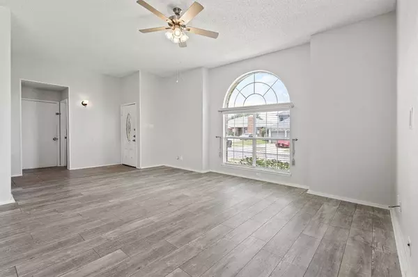 1604 Barclay Drive, Arlington, TX 76018