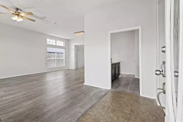 1604 Barclay Drive, Arlington, TX 76018