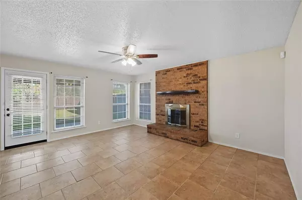 4327 Metronome Drive, Grand Prairie, TX 75052