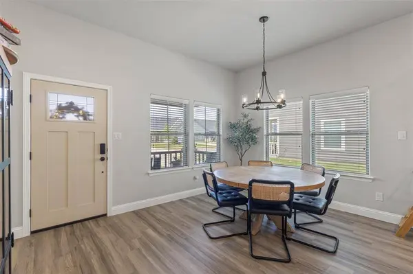 616 Charlotte Lane, Burleson, TX 76028