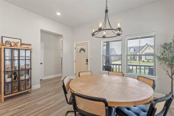 616 Charlotte Lane, Burleson, TX 76028