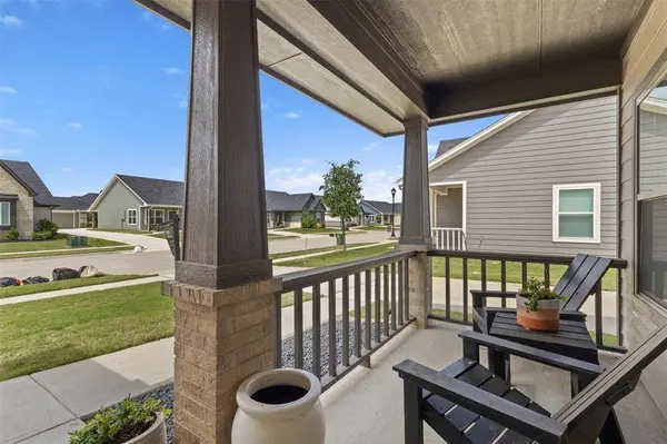 616 Charlotte Lane, Burleson, TX 76028