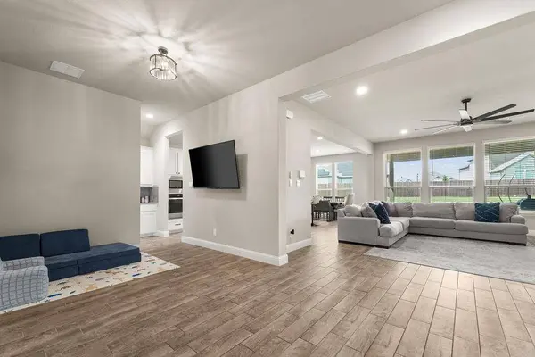 805 Pea Eye Drive, Midlothian, TX 76065