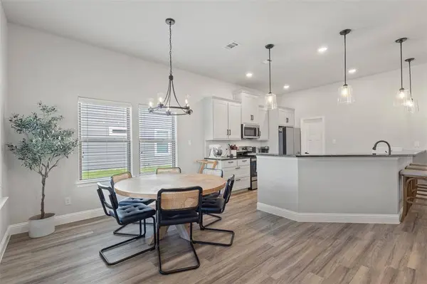 616 Charlotte Lane, Burleson, TX 76028