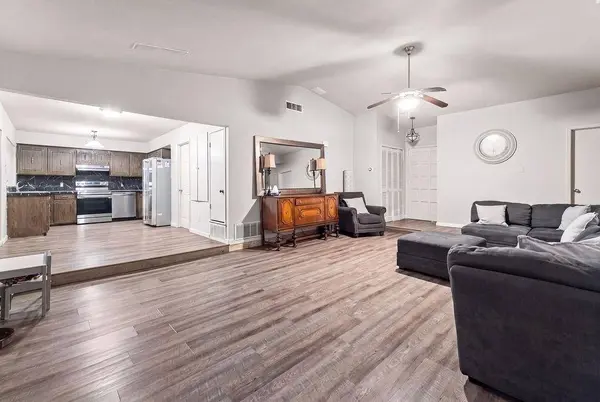 202 Fleetwood Court, Arlington, TX 76014