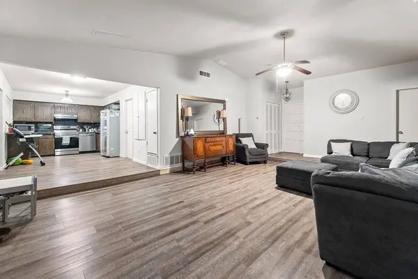 202 Fleetwood Court, Arlington, TX 76014