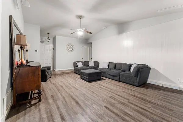 202 Fleetwood Court, Arlington, TX 76014