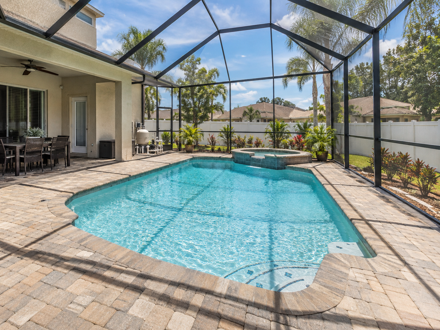 Screened swimming pool and backyard at an Orlando Florida home.