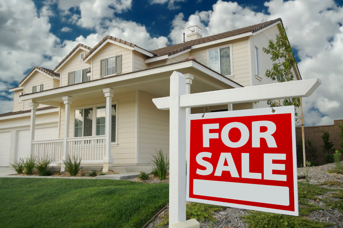 Orlando home listed for sale with strong curb appeal