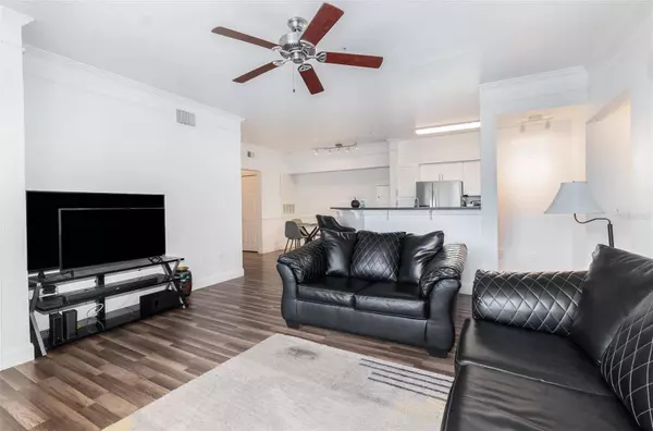 6412 QUEENS BOROUGH AVE #215, Orlando, FL 32835