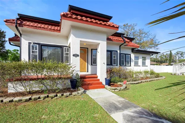 1601 E 1ST AVE, Mount Dora, FL 32757