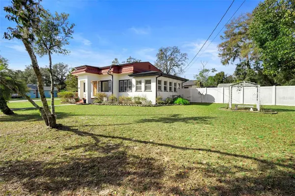 1601 E 1ST AVE, Mount Dora, FL 32757