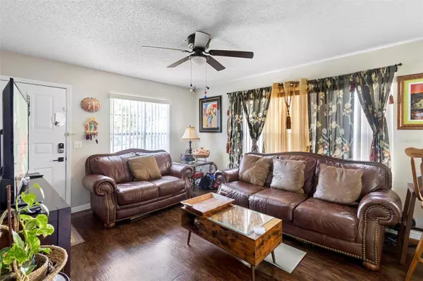 1201 E 5TH AVE, Mount Dora, FL 32757