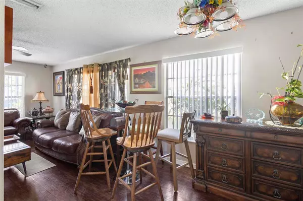 1201 E 5TH AVE, Mount Dora, FL 32757