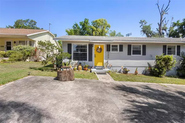 1201 E 5TH AVE, Mount Dora, FL 32757