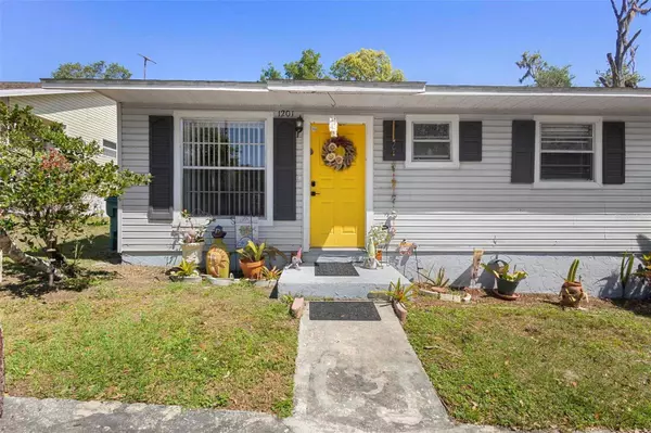 1201 E 5TH AVE, Mount Dora, FL 32757