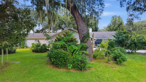 41520 CHARM LAKE DR, Umatilla, FL 32784