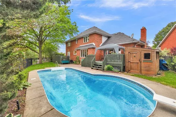 54 Burnt Ember Court, Kitchener, ON N2A 3X4