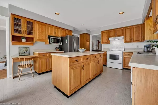 54 Burnt Ember Court, Kitchener, ON N2A 3X4