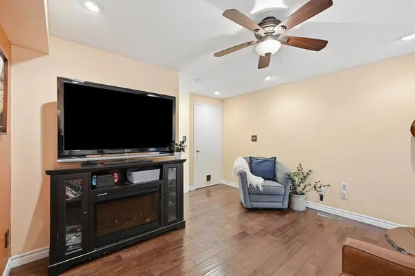 46 Andrews DR, Mapleton, ON N0G 1P0