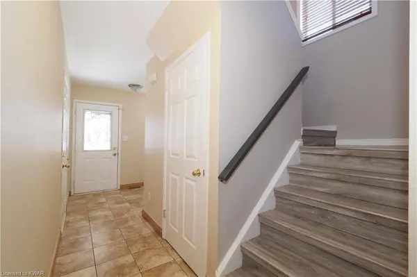 258 Inverhuron CRES #Unit A, Waterloo, ON N2V 2H5