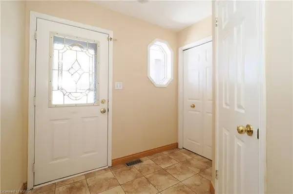 258 Inverhuron CRES #Unit A, Waterloo, ON N2V 2H5