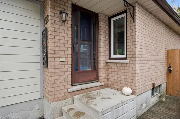 339 Strathallan ST, Fergus, ON N1M 3K8