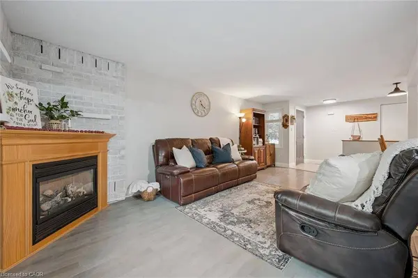 339 Strathallan ST, Fergus, ON N1M 3K8