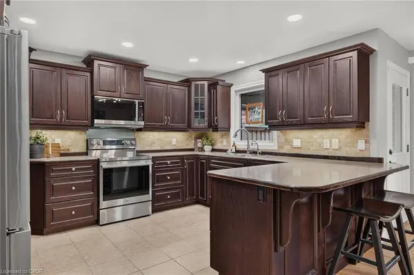 38 Roberta ST, Elmira, ON N3B 3N7