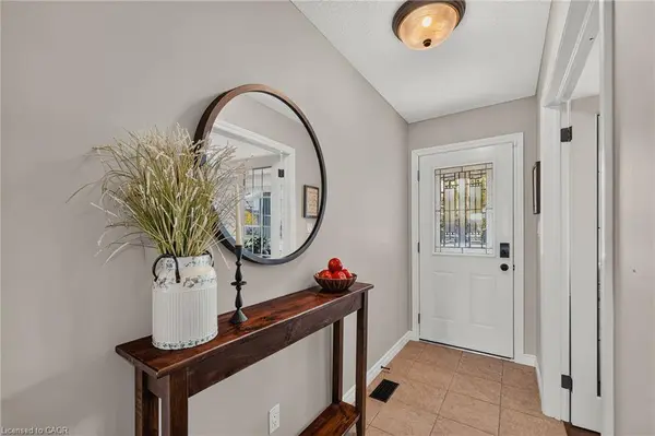 38 Roberta ST, Elmira, ON N3B 3N7